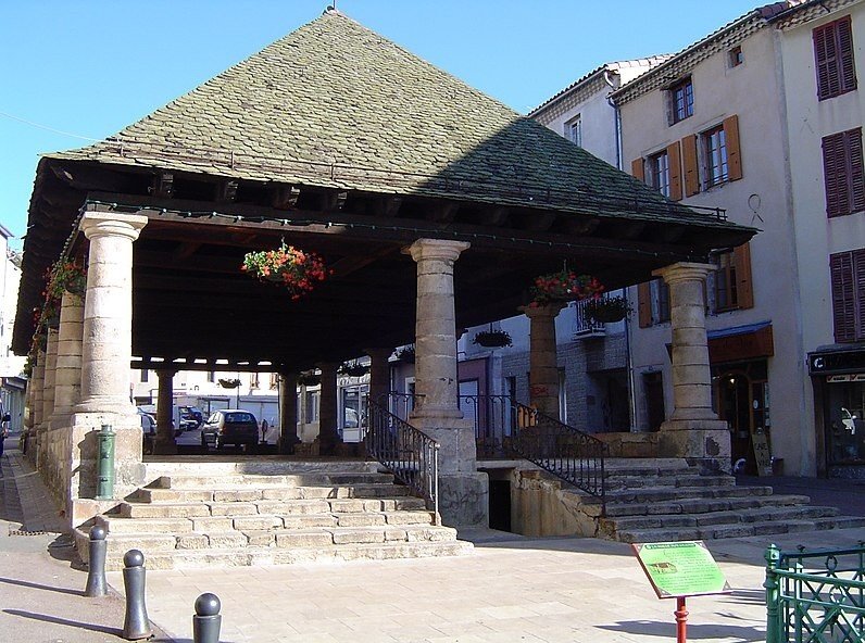 Langogne halles.jpg