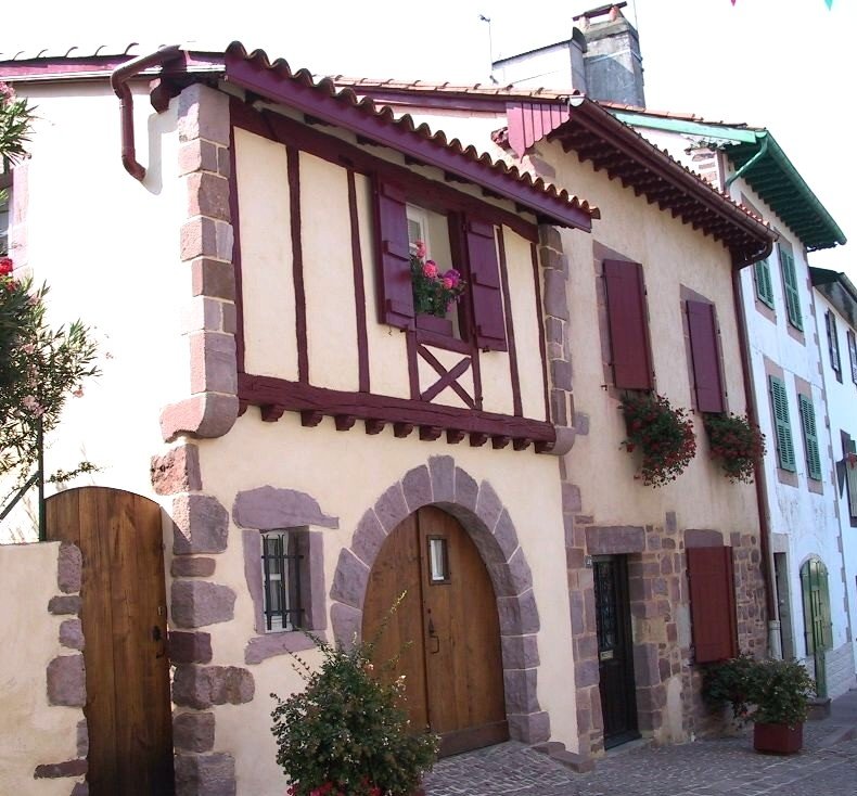 St Jean Pied de Port Maisons.jpg