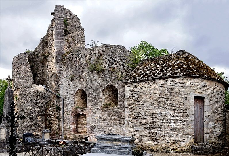 Chatillon ruines chat.jpg