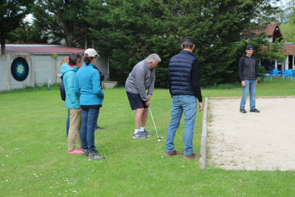 Un golfeur à la pétanque.