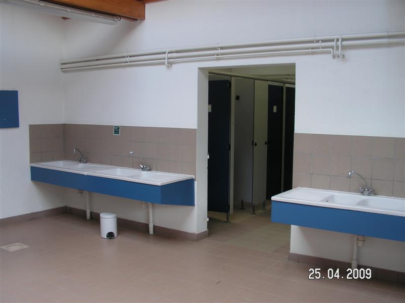 Sanitaires neufs et propres