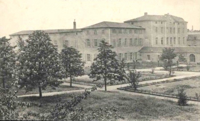 Villeurbanne chateau.jpg