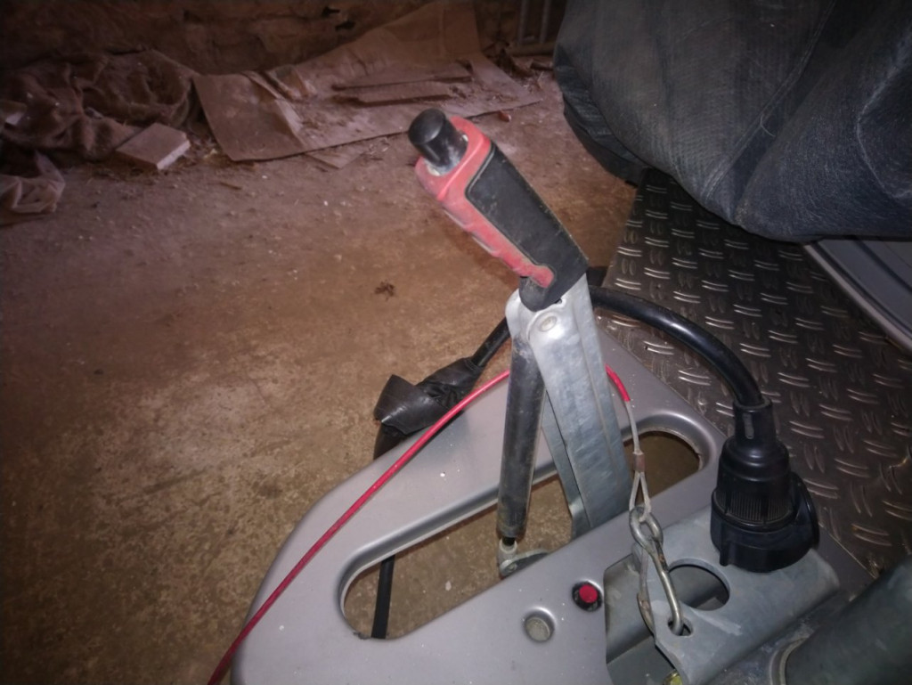 frein en position haut, on voit bien le vérin !