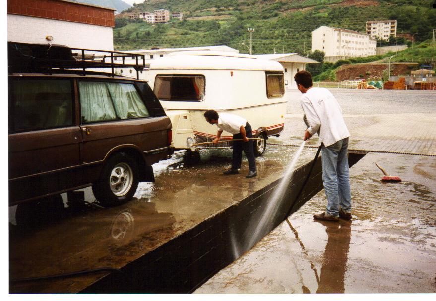 0Car_wash_roadtoSumela_Turkey.jpg