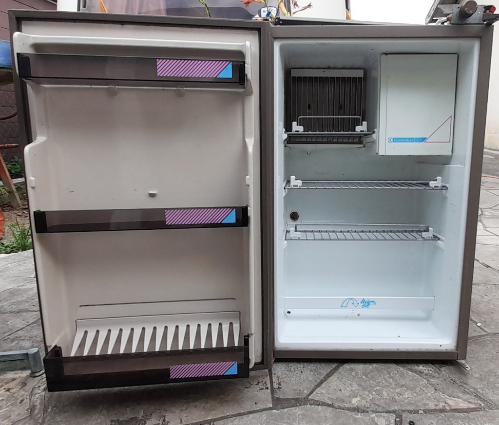 20220704_185935.jpg (202.99 Kio) Vu 3748 fois Le frigo