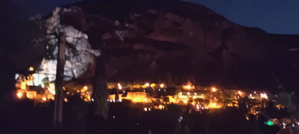 Moustiers sainte Marie de nuit