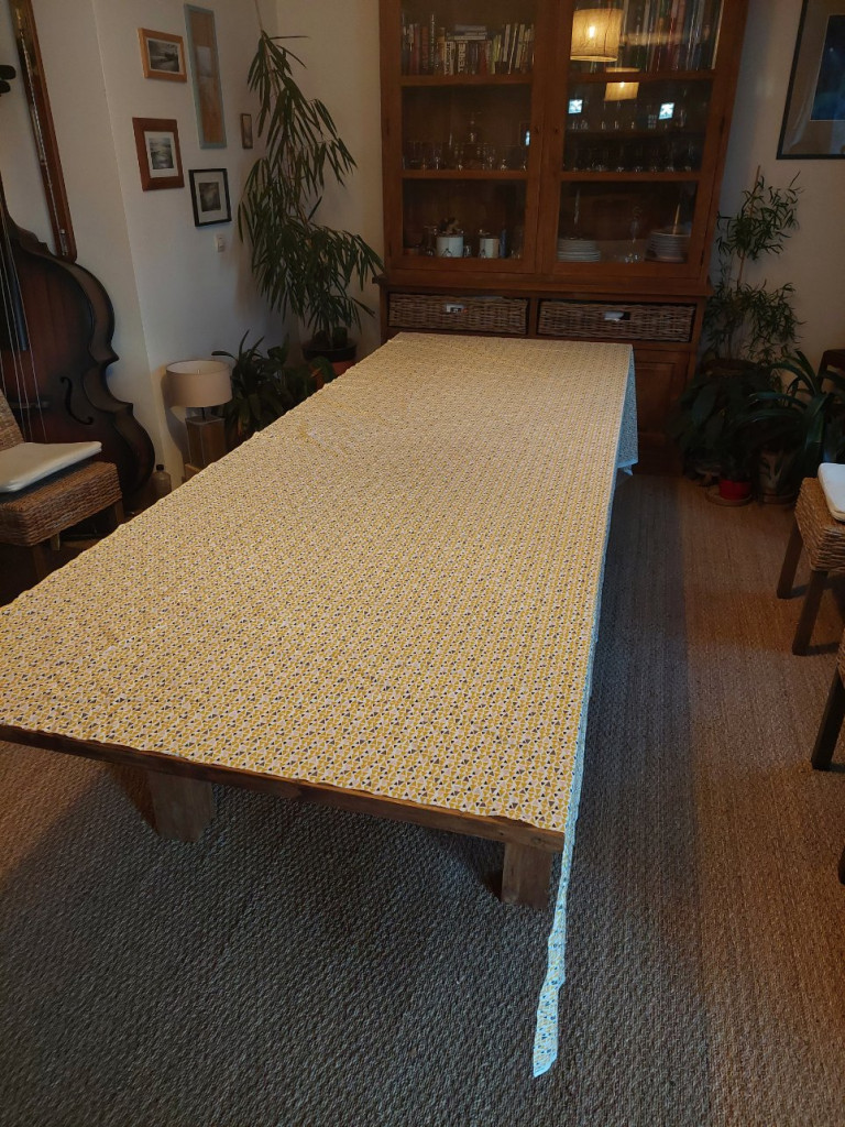 Une nappe? Ha non, tu la feras toi même ta nappe chérie ....