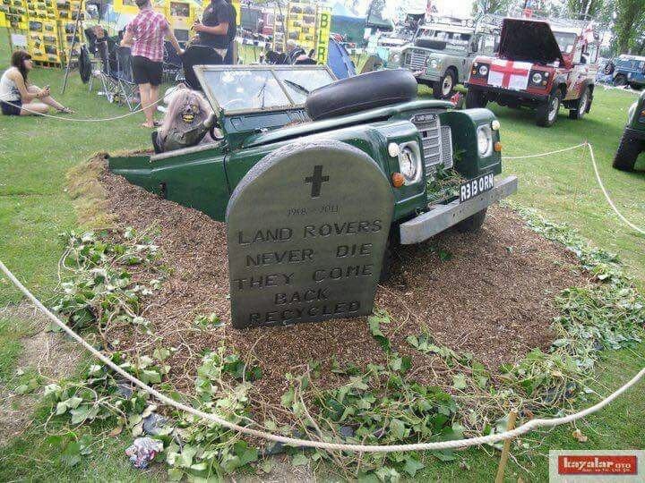 Land serie 3 enterré.jpg