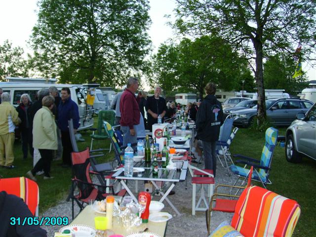 Ca c'est de la tablée !!! 33metres de long , environ 160 personnes !!!